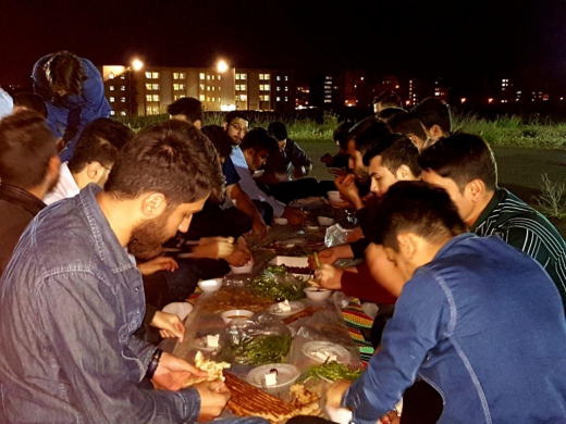 افطاری با طعم سادگی به دعوت شهدا در اردبیل + تصاویر