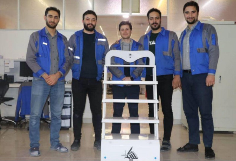 تولید نخستین ربات کمک پرستار کشور در اردبیل+عکس