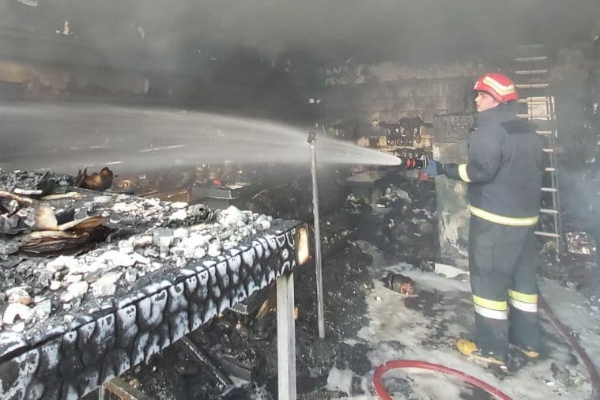 مهار آتش سوزی مغازه لوازم قنادی در اردبیل