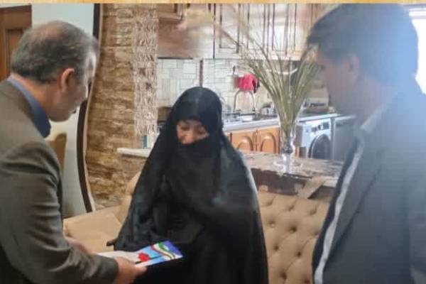 دیدار مسئولین ستاد هفته کار و کارگر با خانواده شهید «ابراهیم پروانه»